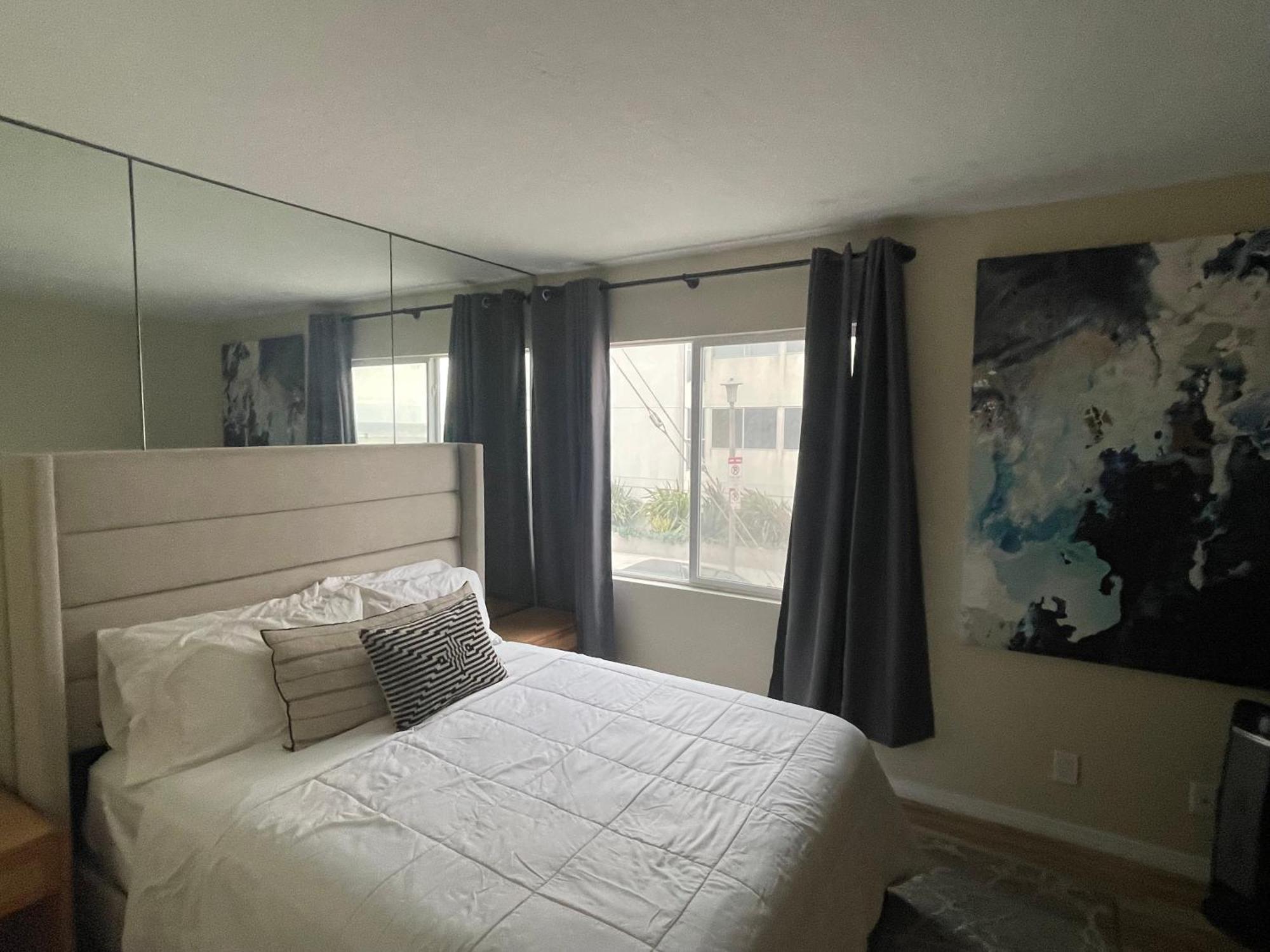 Beachfront 2 Bedroom 2 Bathroom Steps From Venice Apartment Los Angeles
